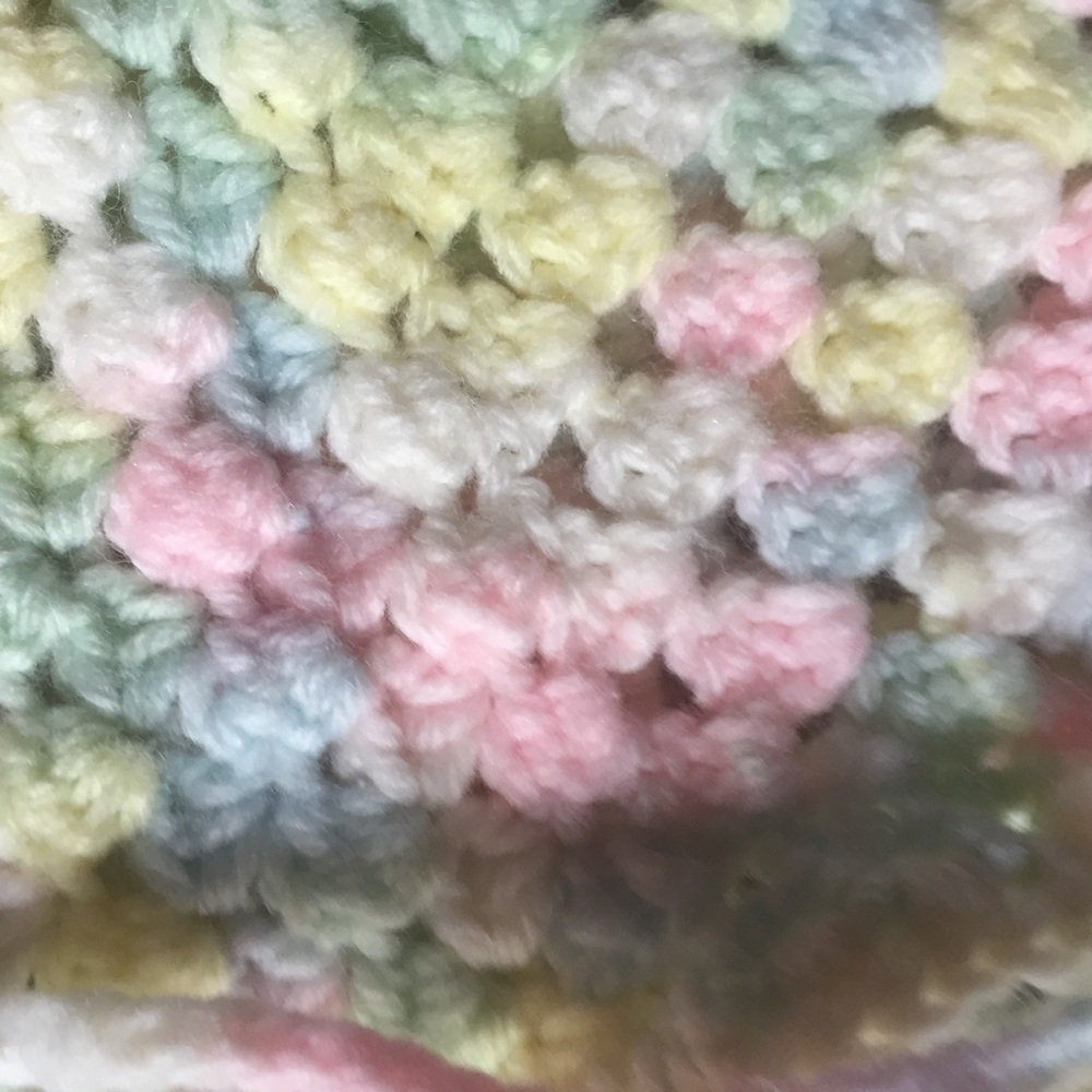 Handmade crocheted baby sweater - Picture 3 of 5